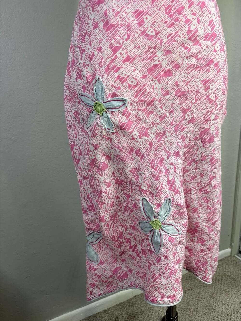 Komodo Pink and White Patterned Sleeveless Midi Dress with Floral Appliques